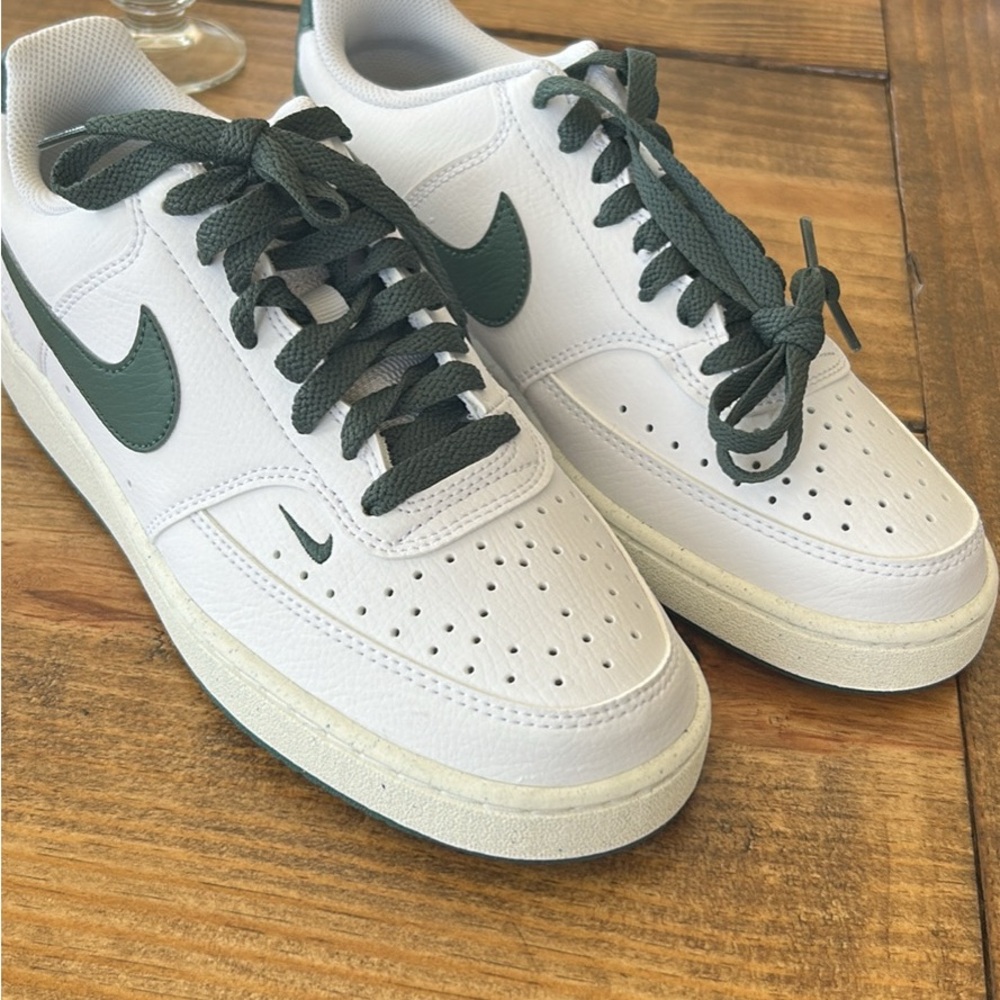 Nike Men's White and Green Sneakers